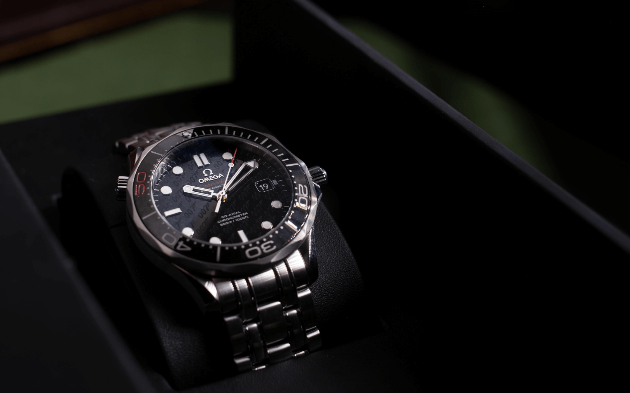 Omega. A '50 Years of 007' limited edition automatic calendar bracelet watch