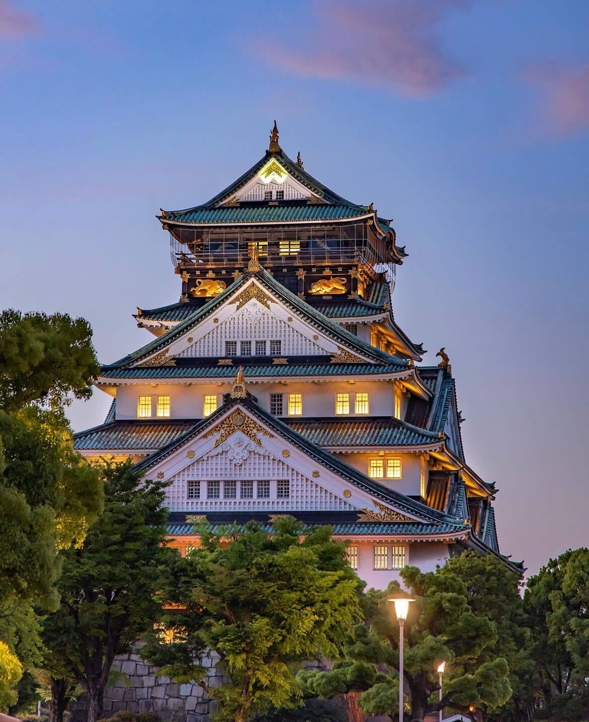 For over 400 years, "Osaka Castle" has been watching over Osaka. 