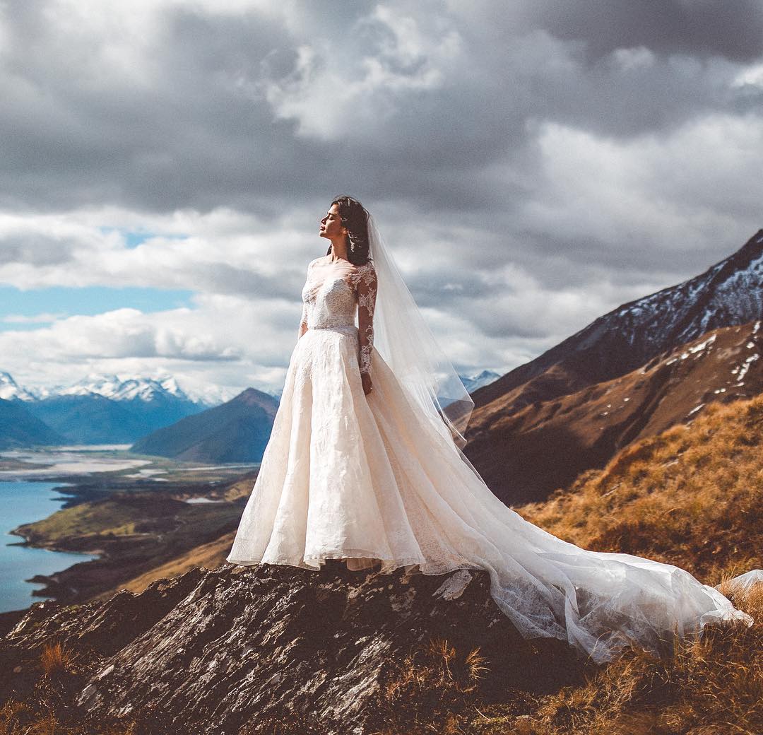 Anne Curtis flexing her original Monique Lhuillier bridal gown