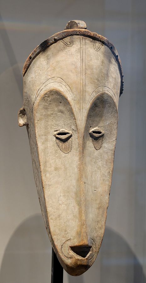 Another rare Ngil mask from the Louvre’s collection 