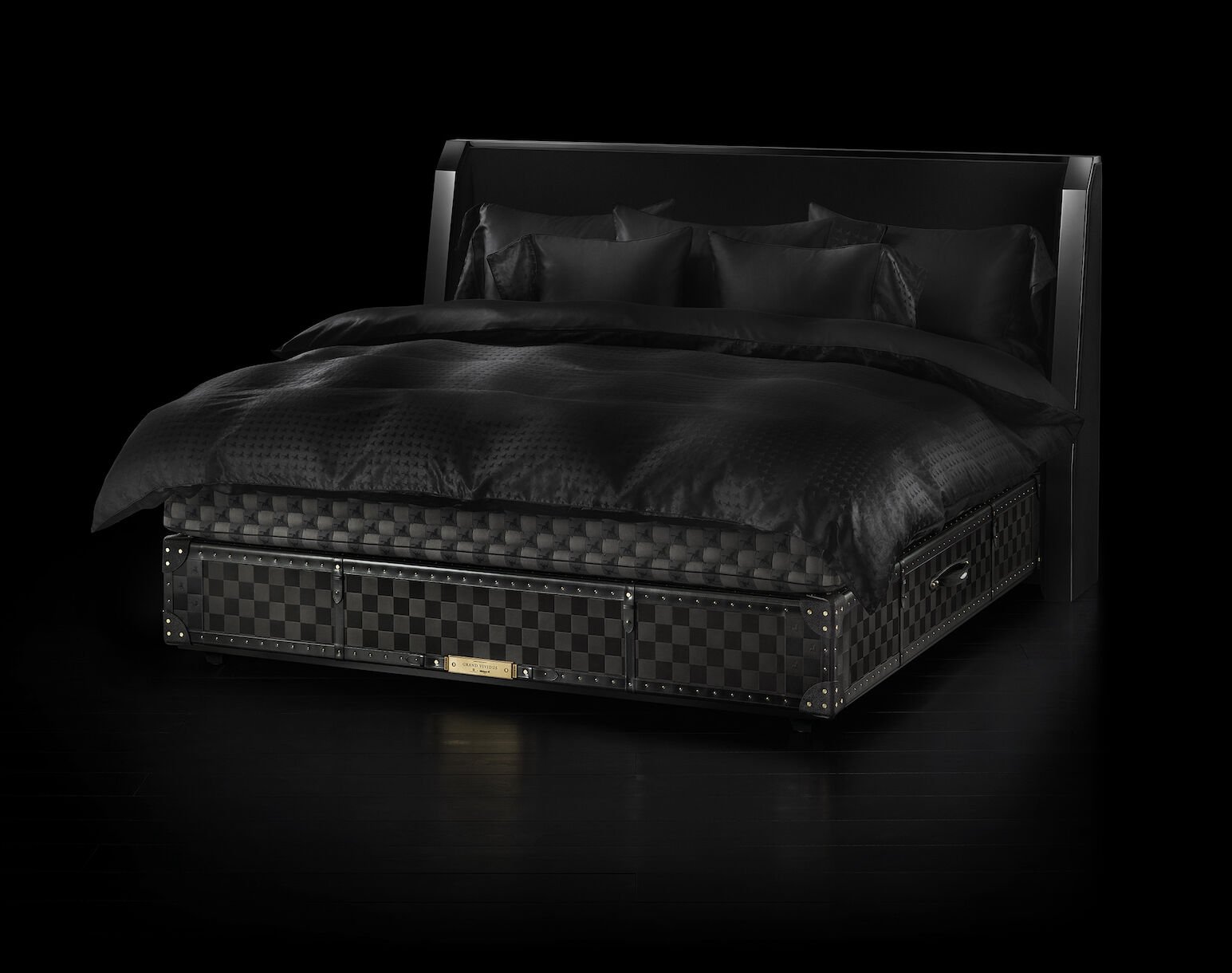 The Grand Vividus in “Black Shadow”