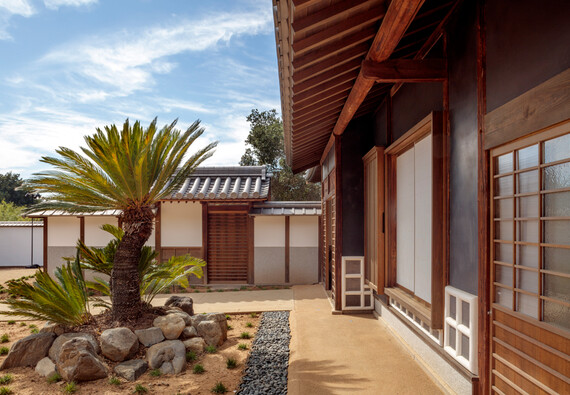 The Japenese house has two main entryways: The formal entrance on the left was originally for samurai and government officials, and the doorway on the right, which Huntington visitors will use, was for daily use by farmers and craftspeople.