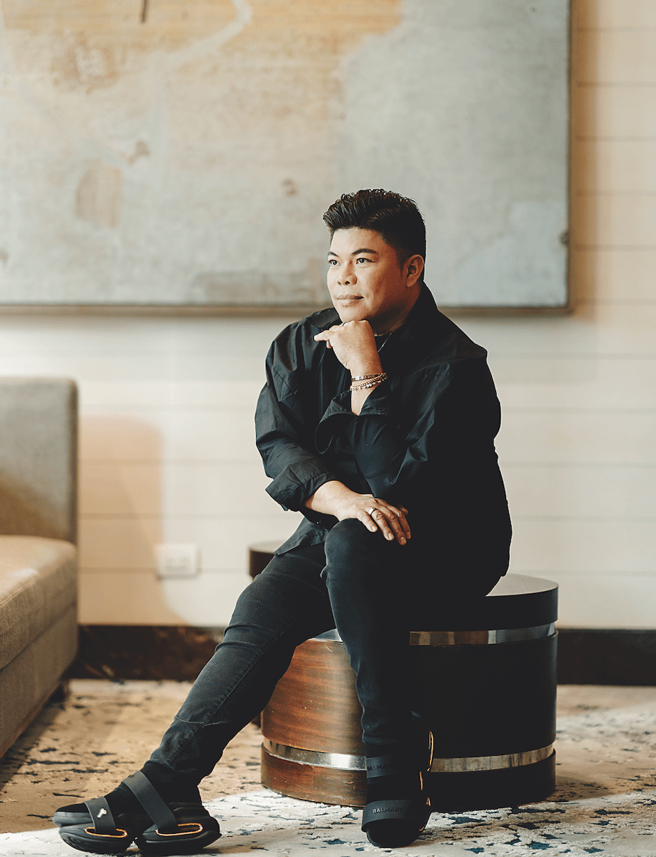 Teddy Manuel, the event stylist. 