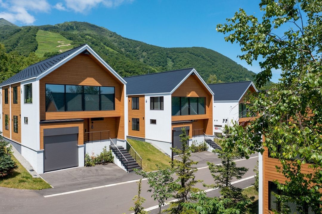 Koa Townhouses in the summer