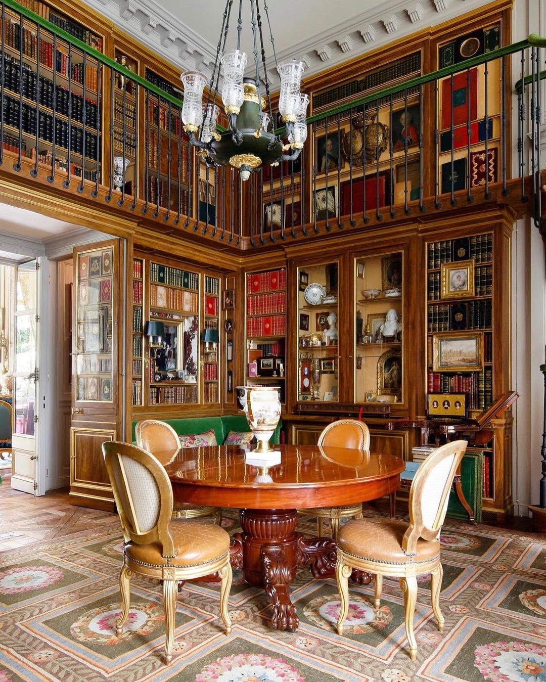 Hubert Guerrand-Hermès recreated Duchess of Berry’s library through his collection