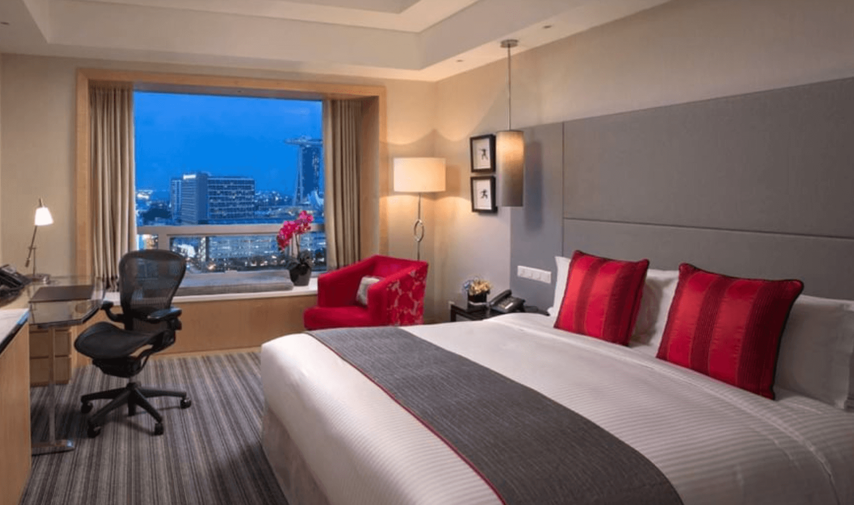 A premiere club room in Carlton Hotel