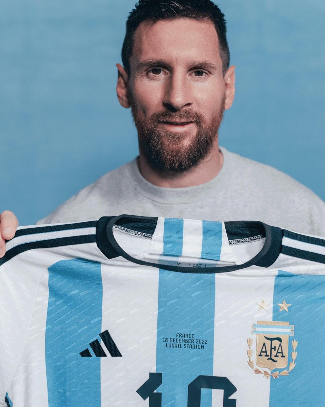Lionel Messi with his World Cup jersey