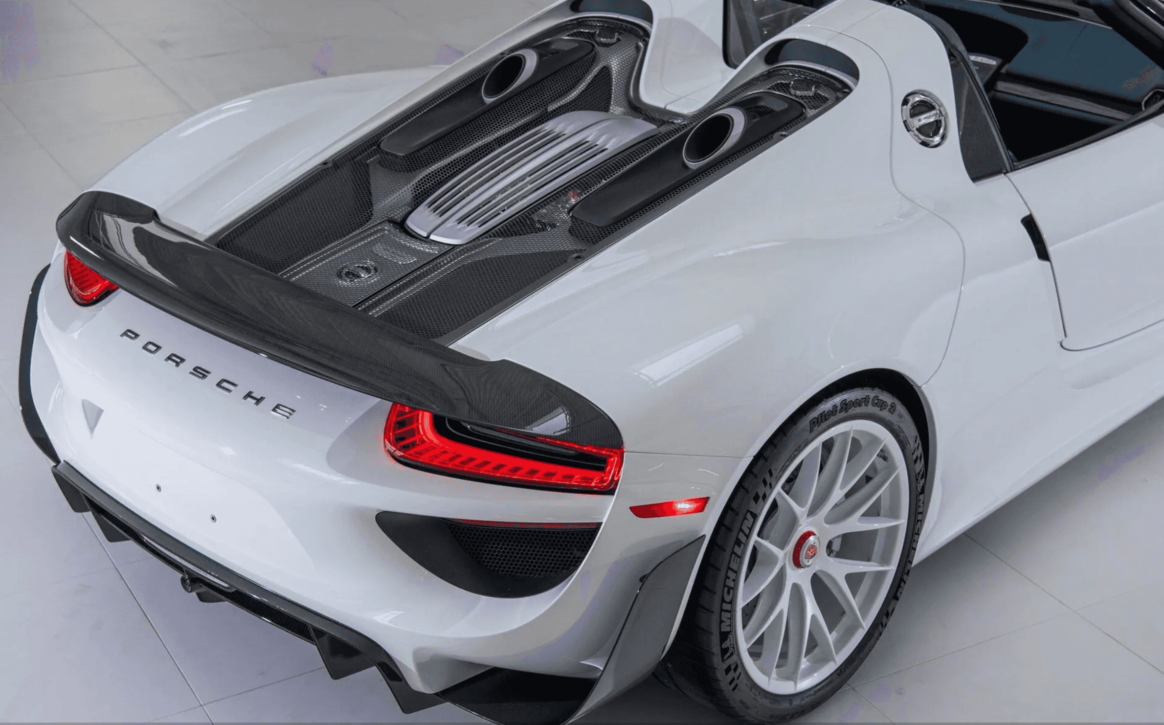 Behind the 2015 Porsche 918