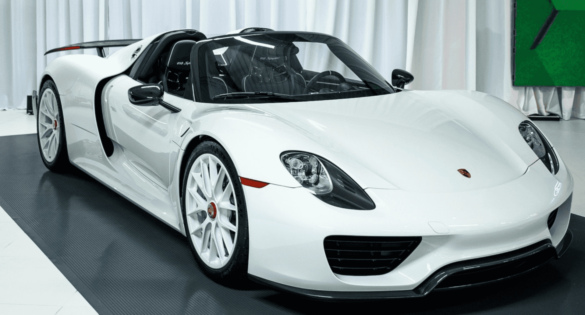 2015 Porsche 918 'Weissach' Spyder Sells For $3.9 Million