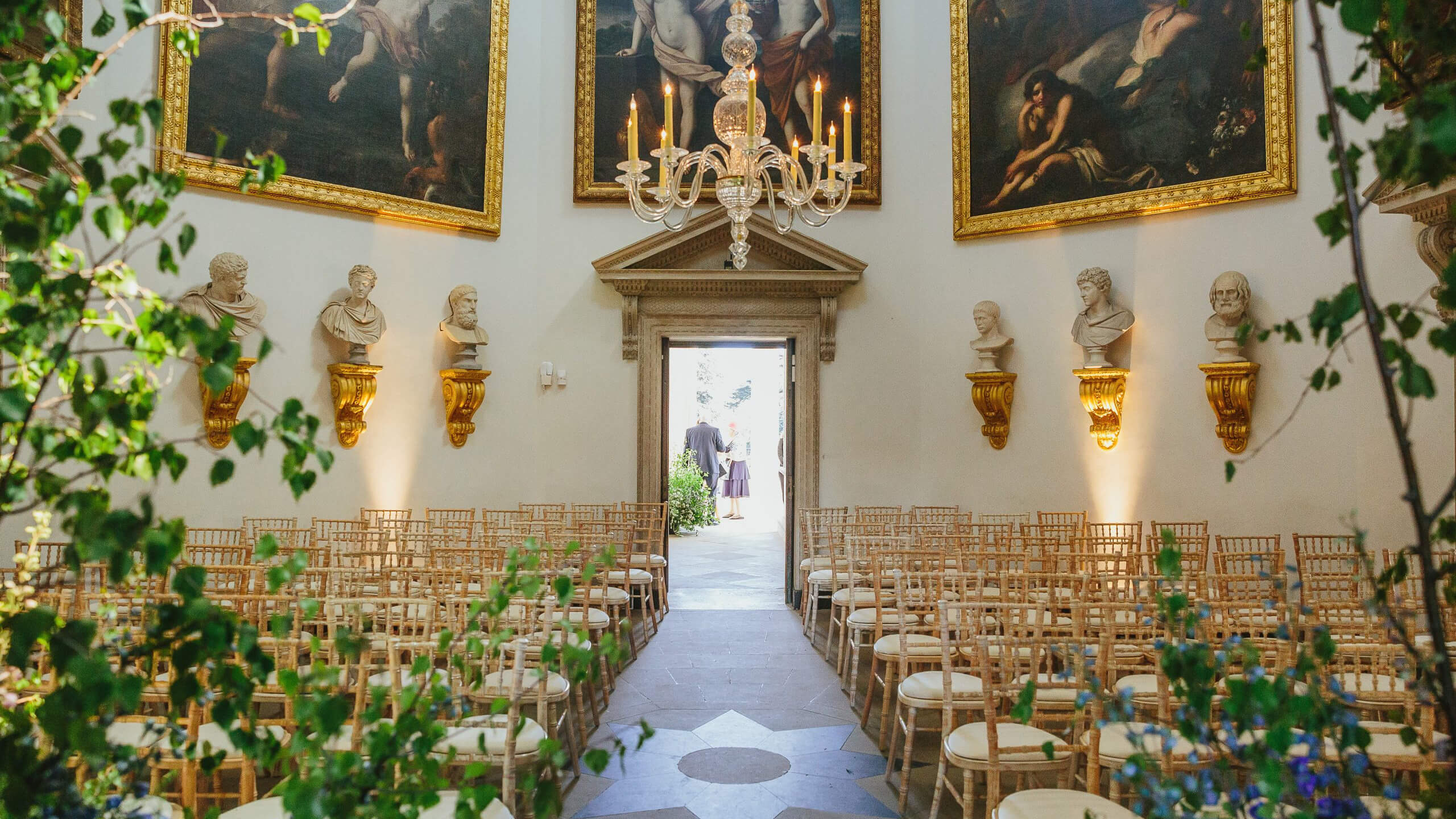 Host your dream wedding inside the beautiful spaces of Chiswick House or the property’s lovely courtyards