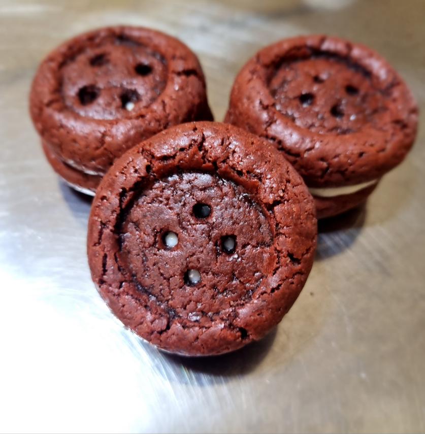 Red Velvet tops and button