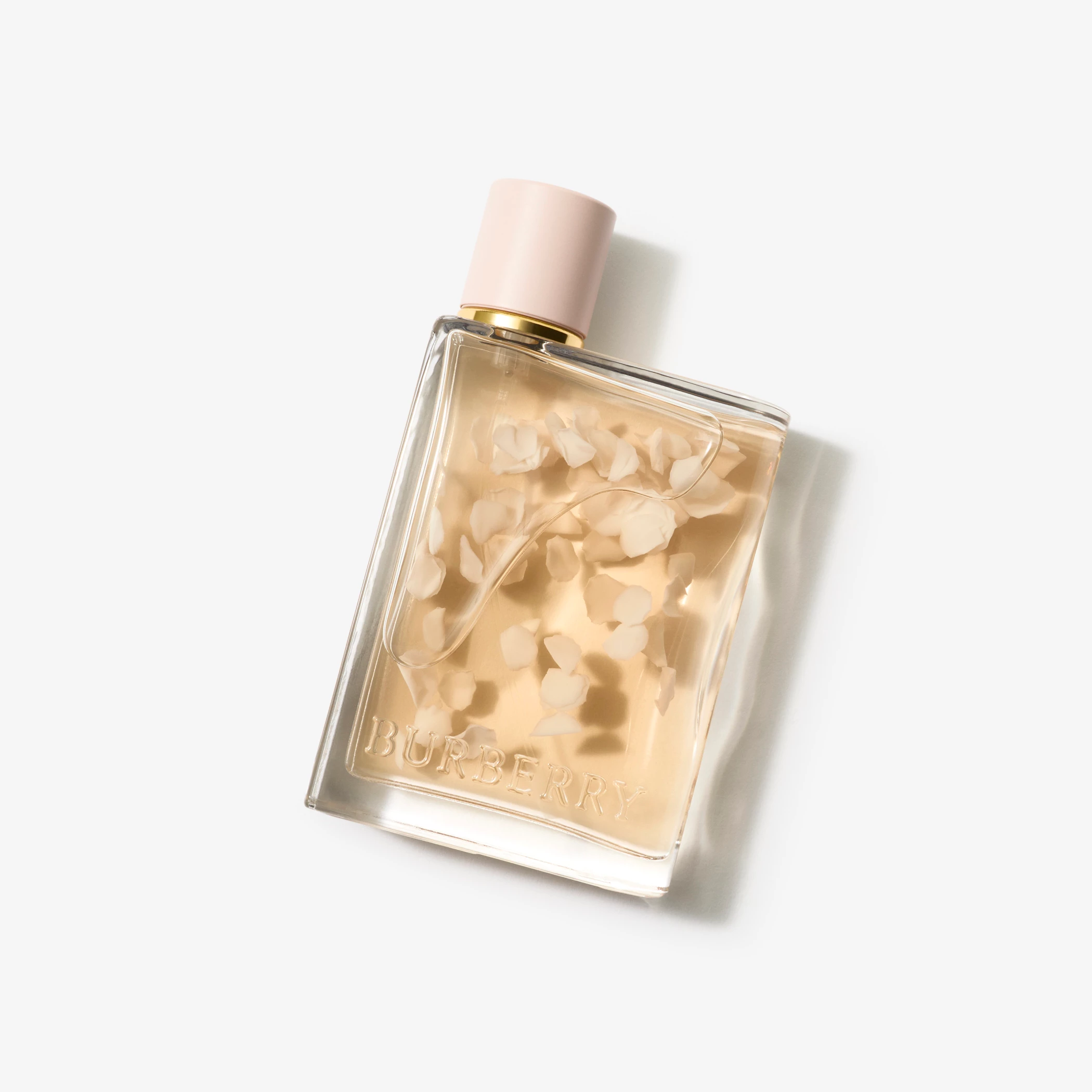 Burberry Her eau de parfum Petals is fruity, floral, and warm