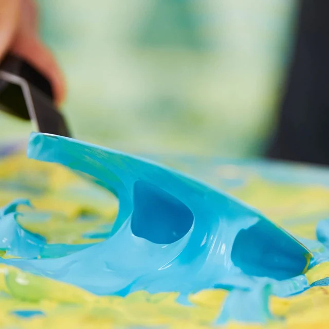 Liquitex Heavy Body Acrylic’s high viscosity and satin finish make it ideal for impasto techniques and detail work