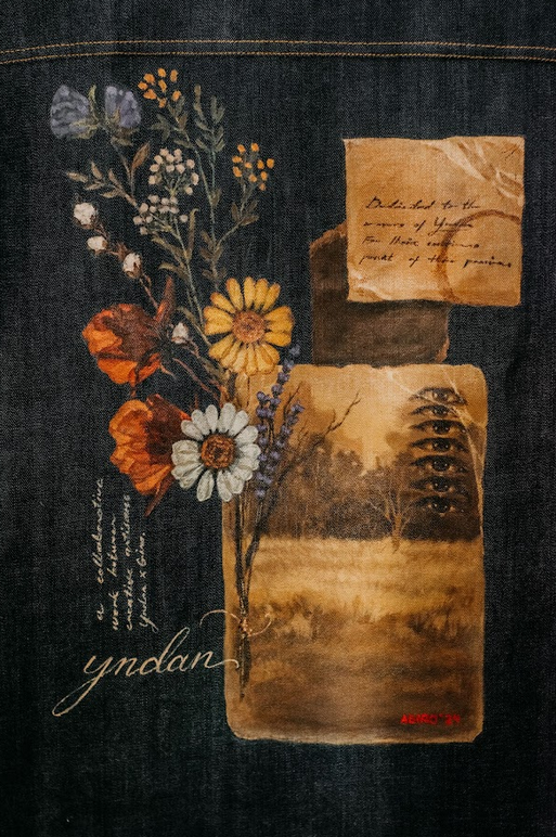 Close-ups of Gino Abiño vibrant and surreal works on YNDAN textiles