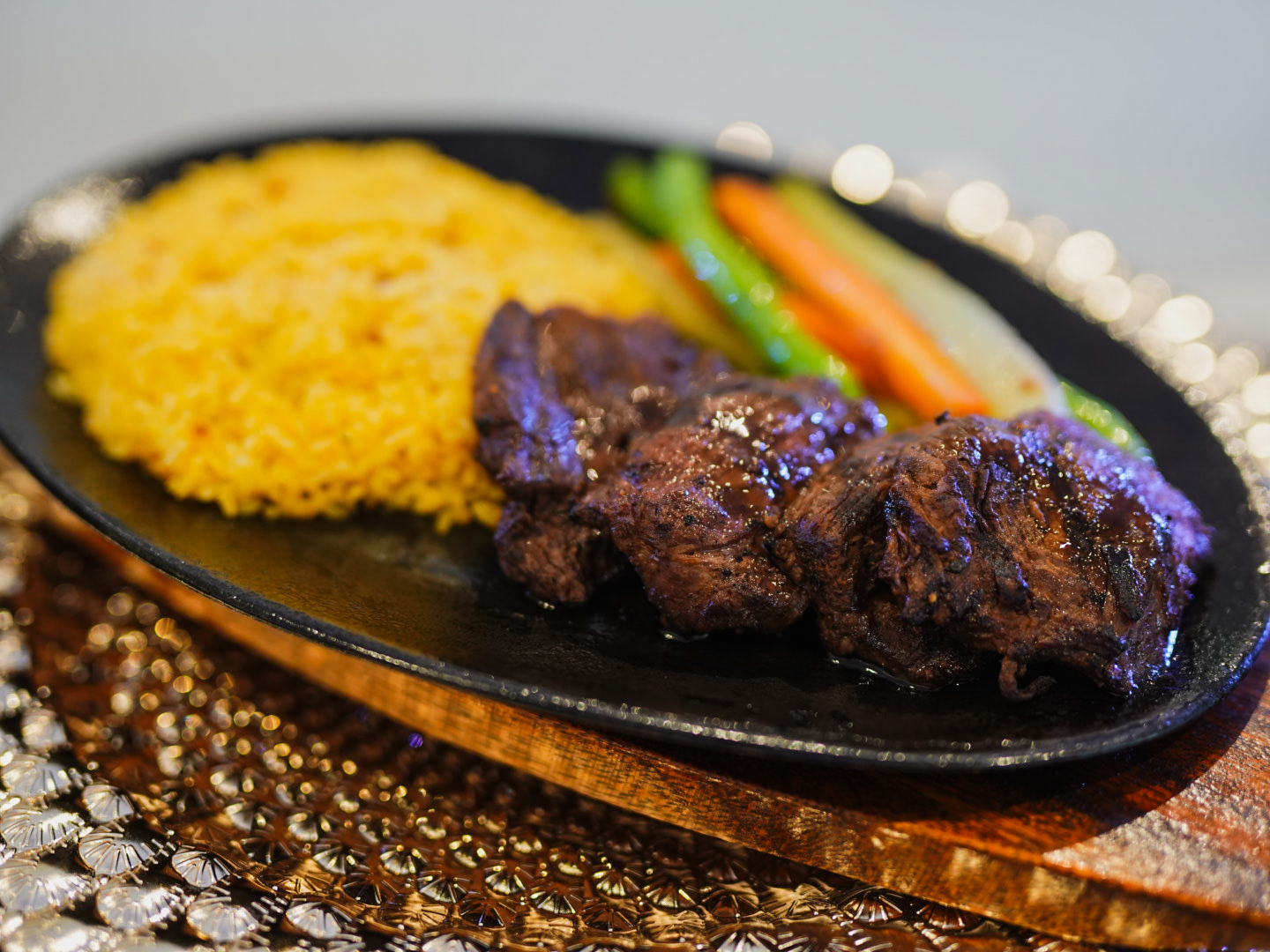 TOP RIGHT: Sushi Nori’s Salmon Overload Bento with Salmon Cream Cheese, Salmon Nigiri, and Salmon Sashimi ; TOP LEFT: Sizzling Plate’s meal; BOTTOM RIGHT: A Pepper Lunch meal; BOTTOM LEFT: Nadai Fujisoba’s savory Udon noodles
