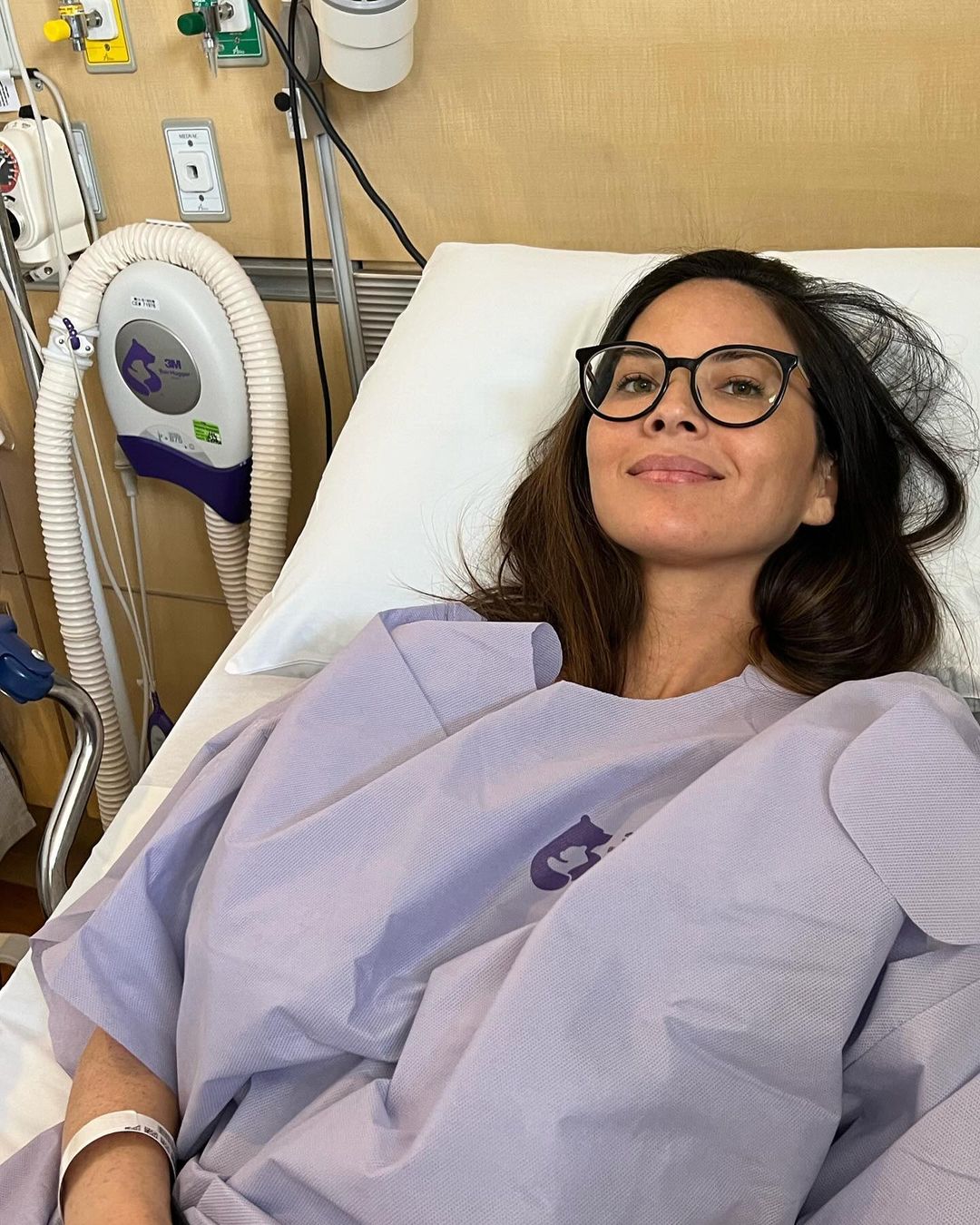 Olivia Munn posts about her breast cancer diagnosis