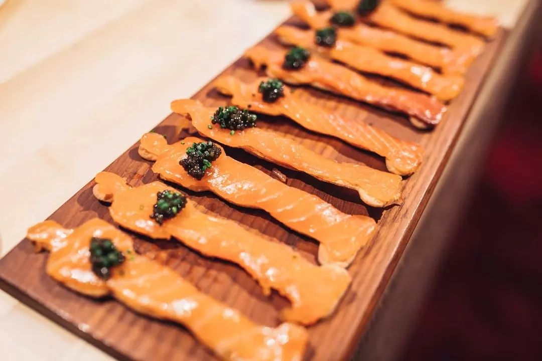 The Governors Ball will highlight Wolfgang Puck’s smoked salmon Oscars matzah, among other classics
