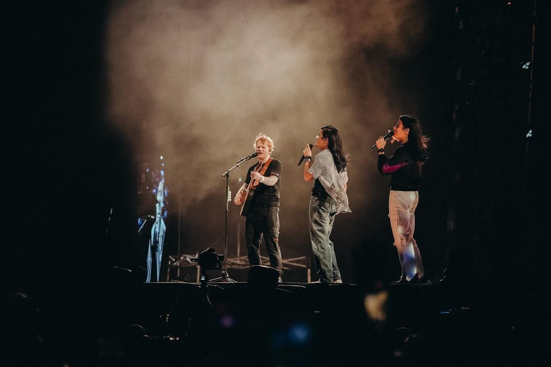 Paolo and Miguel of Ben&Ben performing with Ed Sheeran