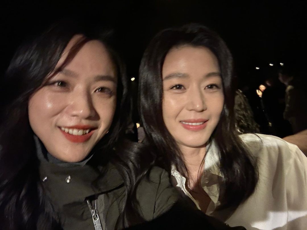 Tang Wei and Jun Ji-hyun at the Burberry fashion show