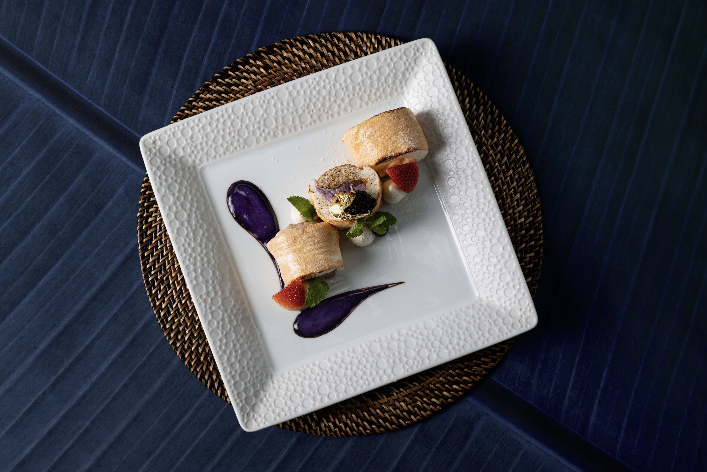 RIGHT: Brazo de Mercedes at Holiday Inn Express Manila-Newport City, Newport World Resorts