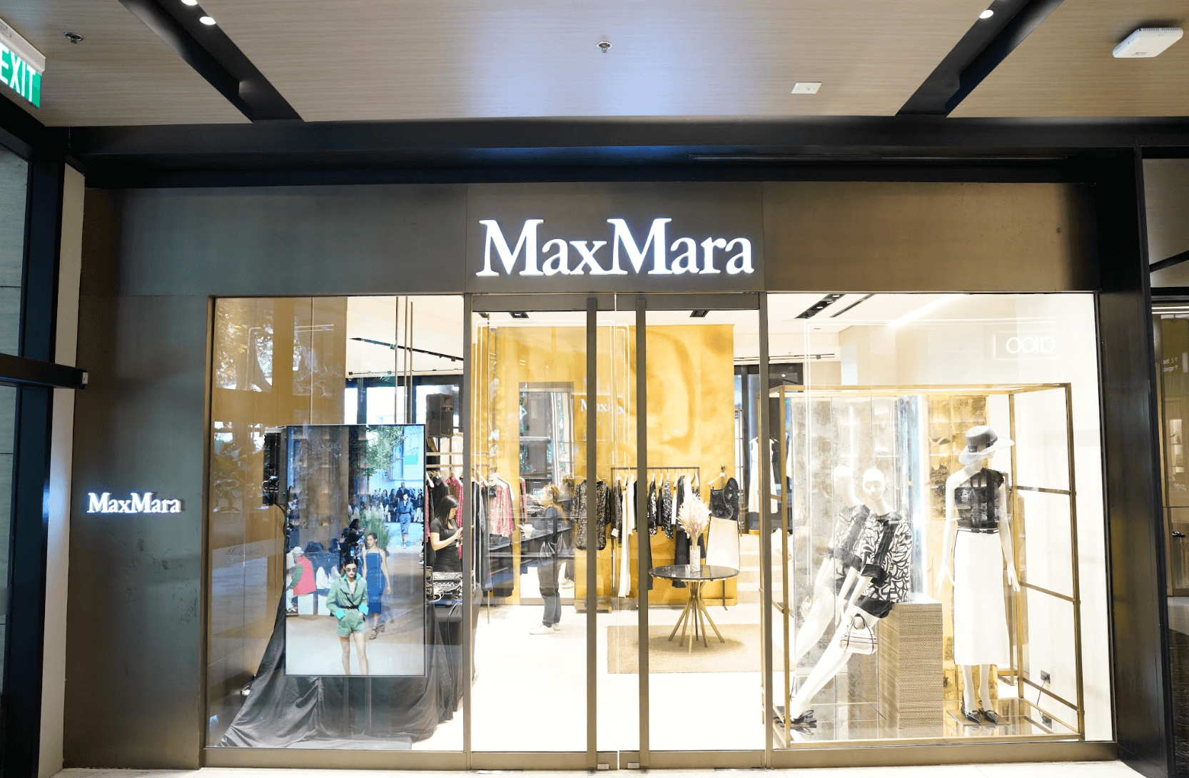 Max Mara unveiled its Spring Summer 2024 Collection. It draws inspiration from the Land Army women of the 1940s in England, who worked together to cultivate the land and sustain the nation.