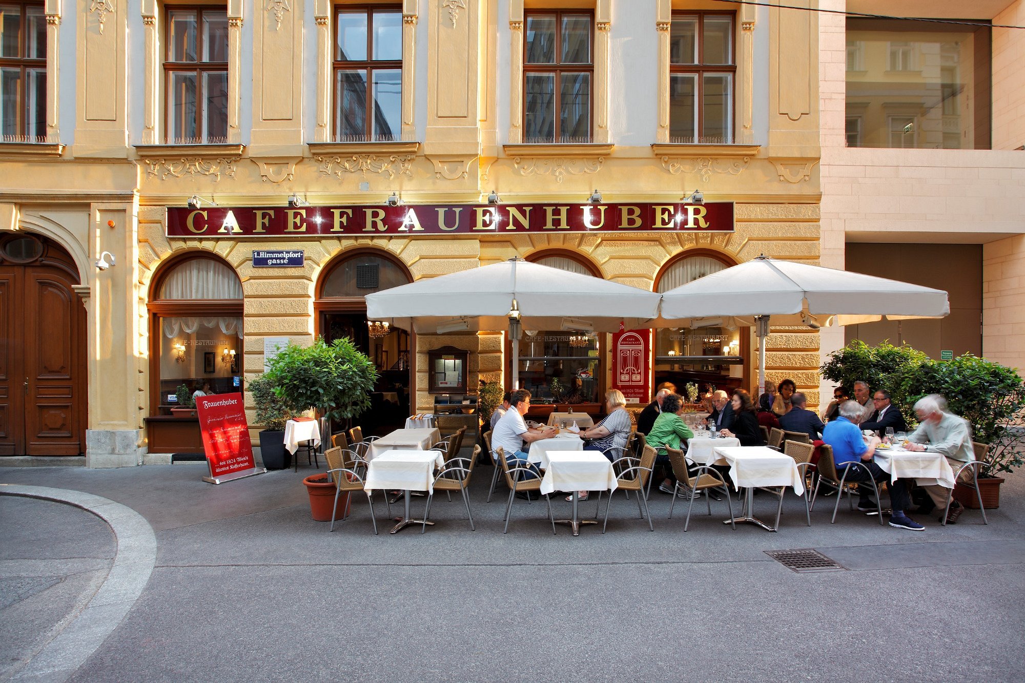 Cafe Landmarks: 5 Historical Coffee Shops Around The World