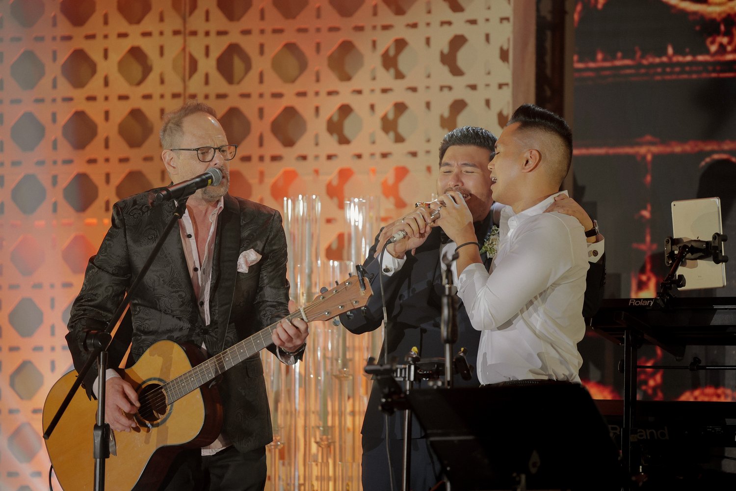 Lakhi singing along with the Gin Blossoms' frontman