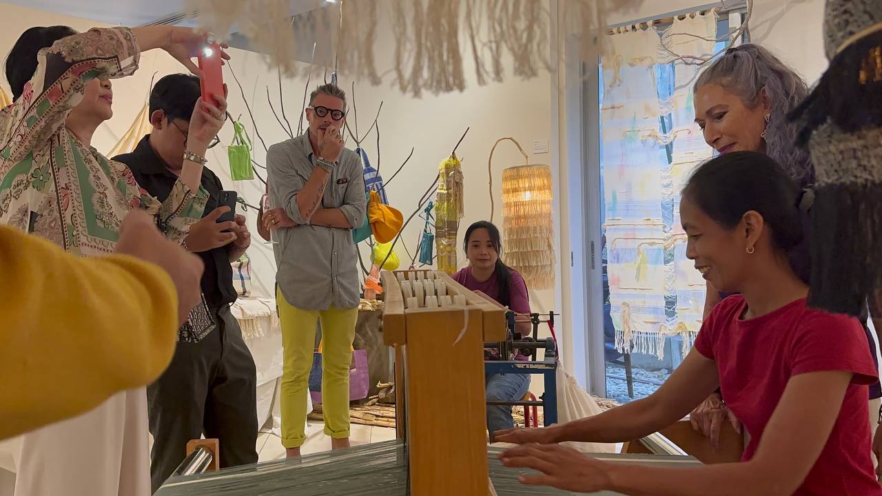 Bea and her team demonstrated live spinning sugarcane