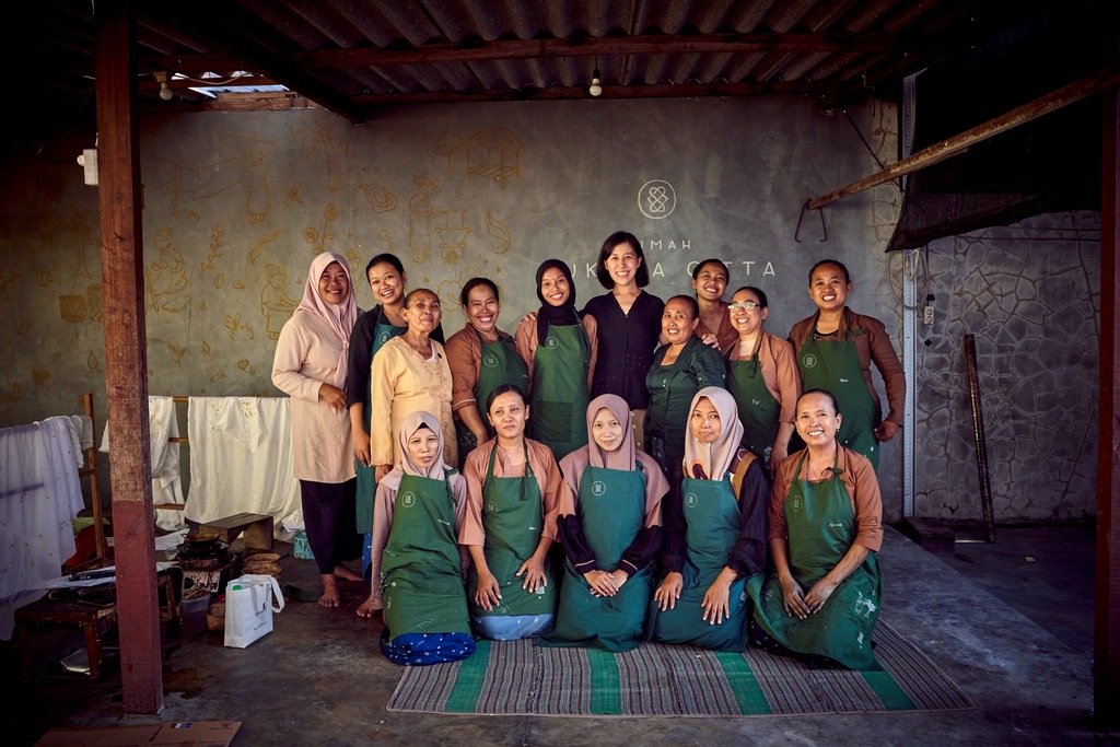 Denica Riadini-Flesch with batik artisans in one of the SukkhaCitta craft schools where women learn traditional crafts and business skills. ©Rolex / Sébastien Agnetti