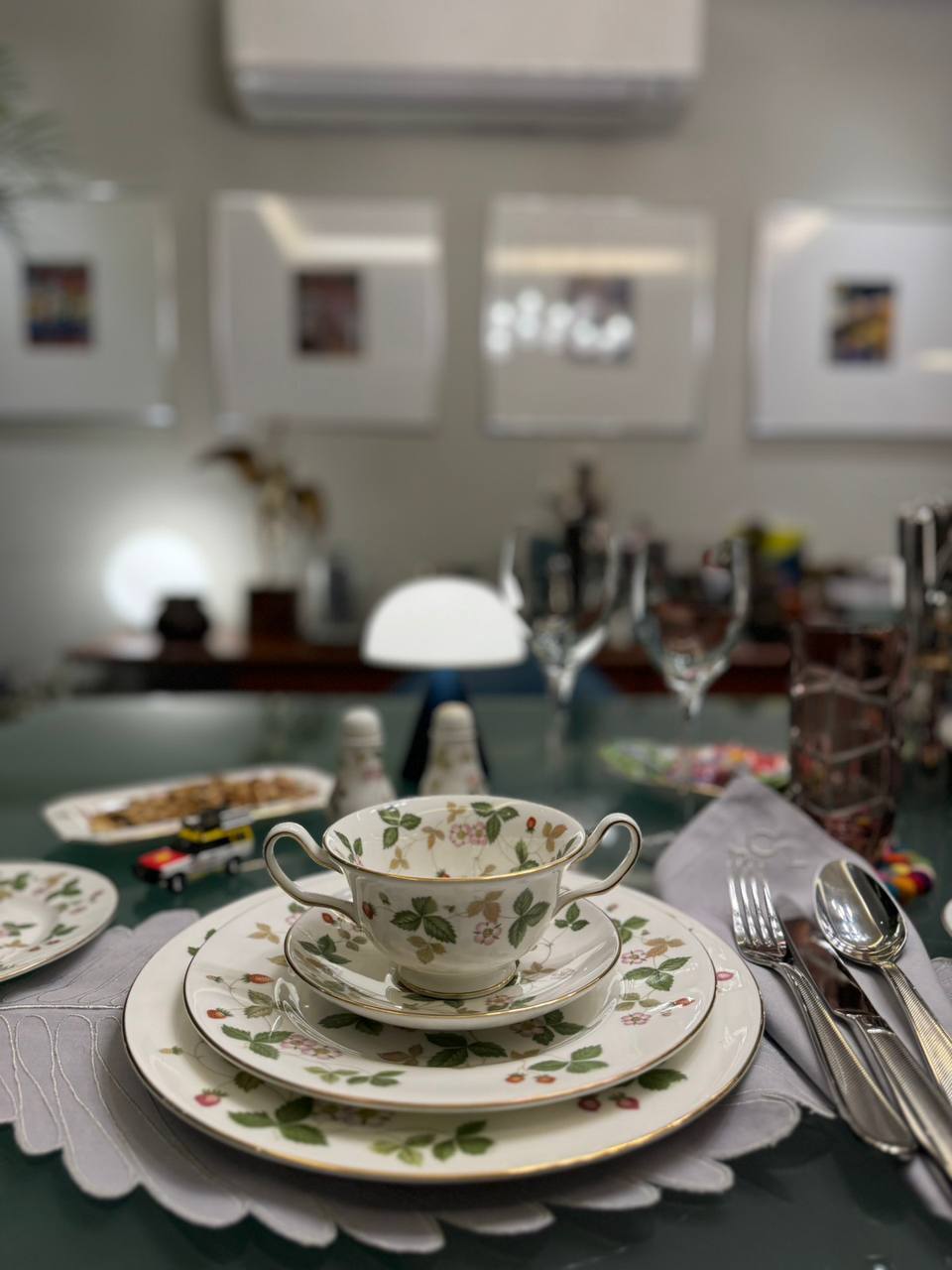 Leslie Calimag's tablescaping work