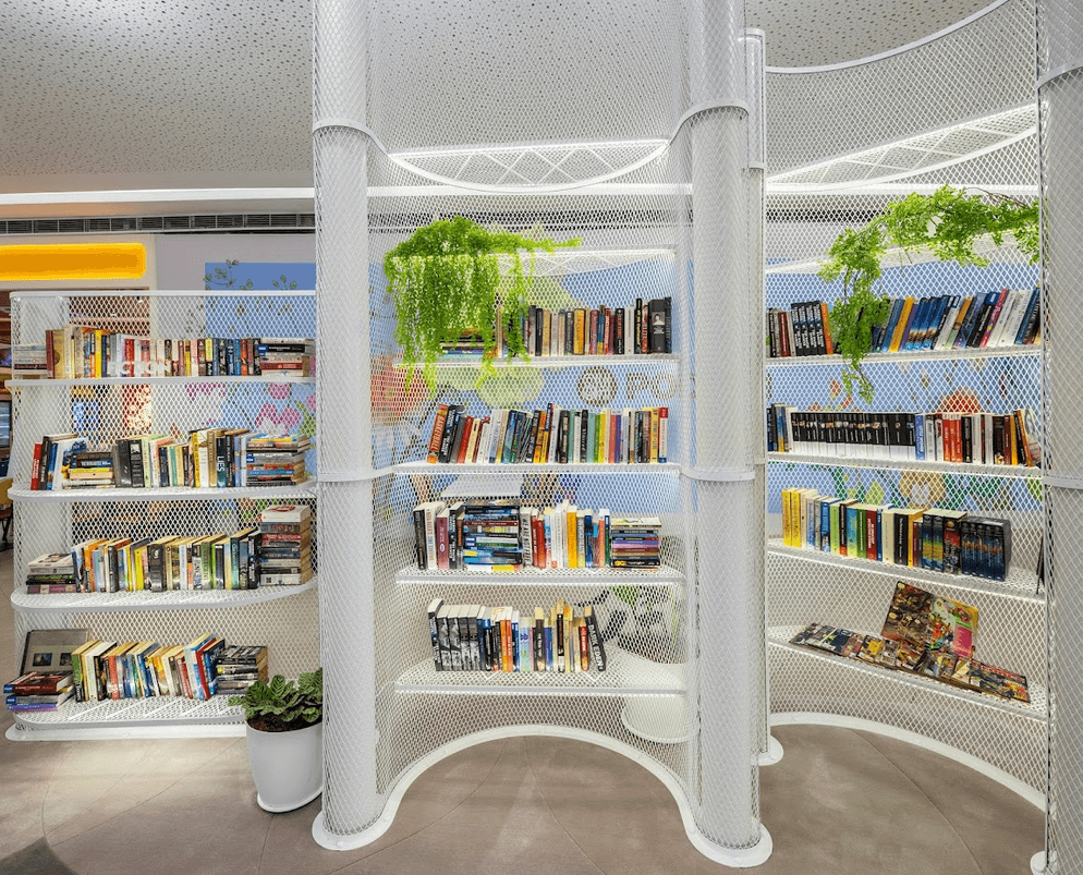 LEFT: The Book Nook's design is a seamless flow of organic forms and open spaces. RIGHT: Discover your next favorite read among the diverse book collection at the Book Nook.