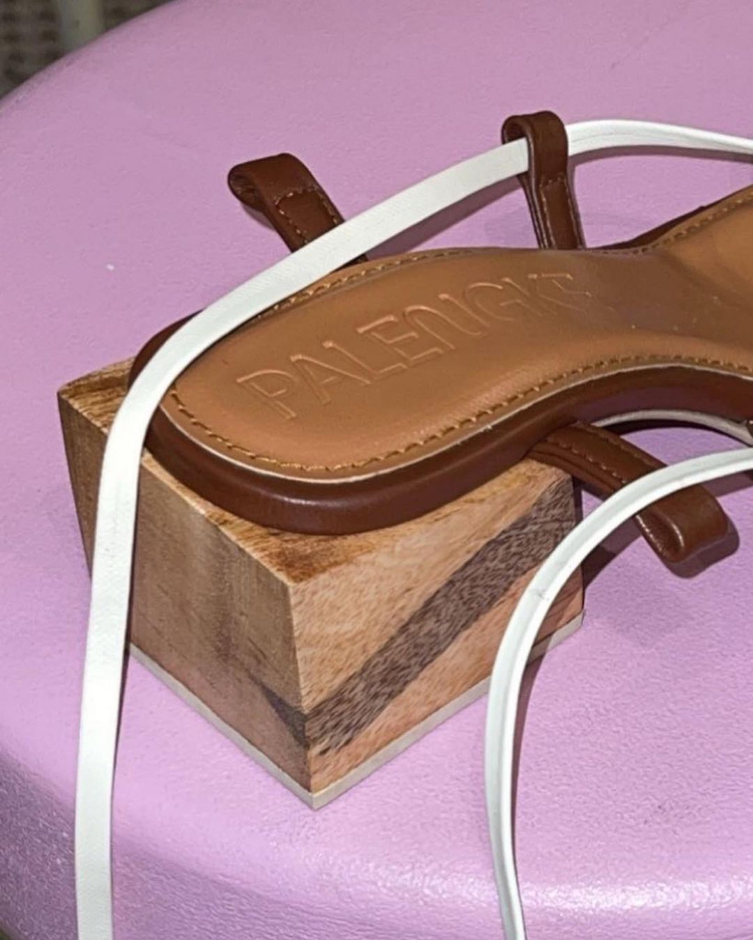 Knaur Cube Heels details / Photo via Instagram @plngke