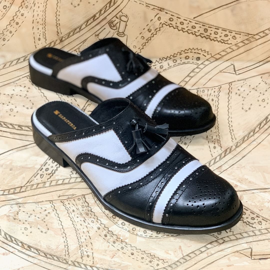 Mules from Zapateria / Photo via Instagram @zapateriahub