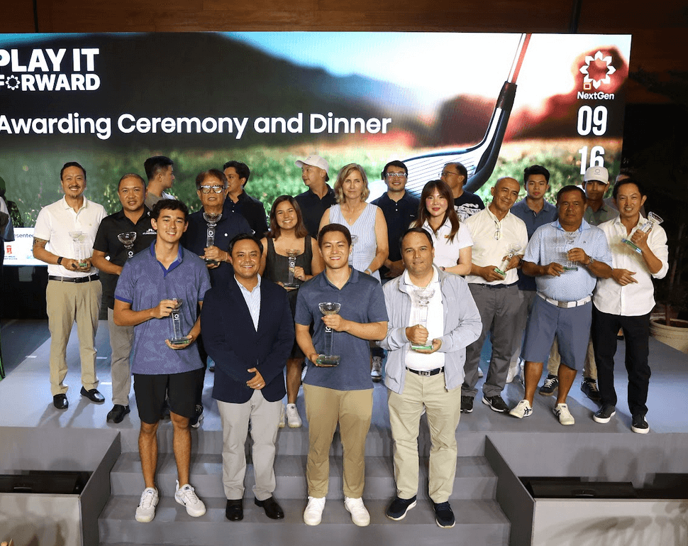 Play It Forward Winners with NexGen Golf Committee Chairman Paolo Tantoco (second from the left)