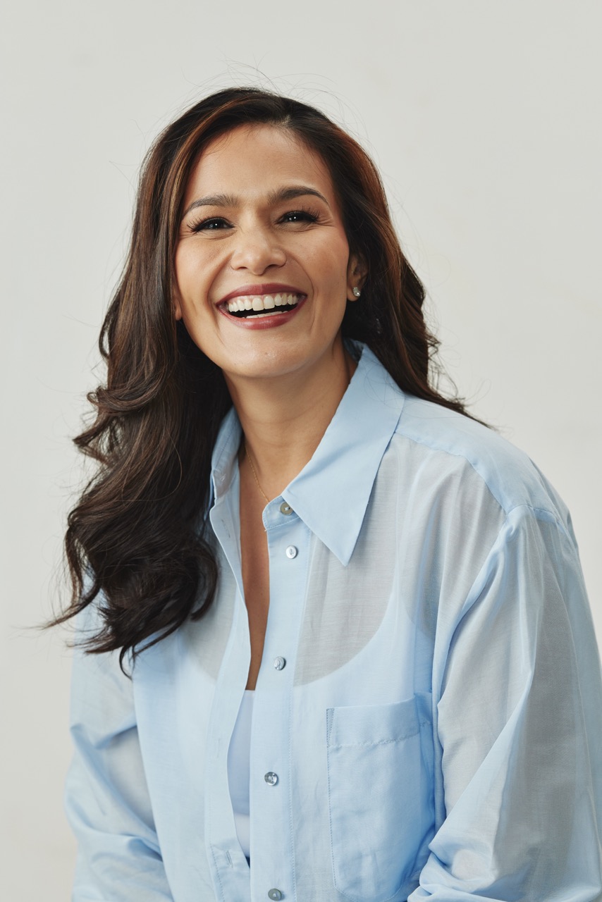 Iza Calzado as Sugar, Rody Vera as Letter Writer #1, Gabby Padilla as Letter Writer #2, and Ketchup Eusebio as Letter Writer #3 are joined by Regina de Vera and Brian Sy (as letter writers in select performances)