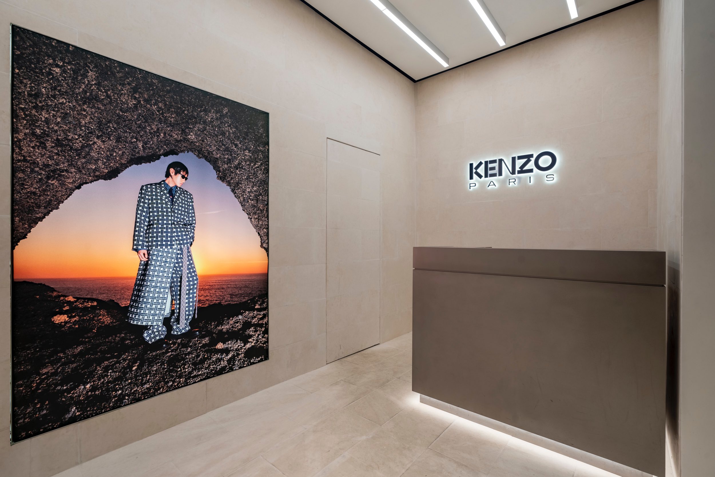 Kenzo’s 155 square meter store presents a youthful and immersive retail experience, complete with anodized aluminum hanging structures, red school locker-inspired shelves, and the signature Boke flower accents, capturing the energetic spirit of the brand under the direction of NIGO
