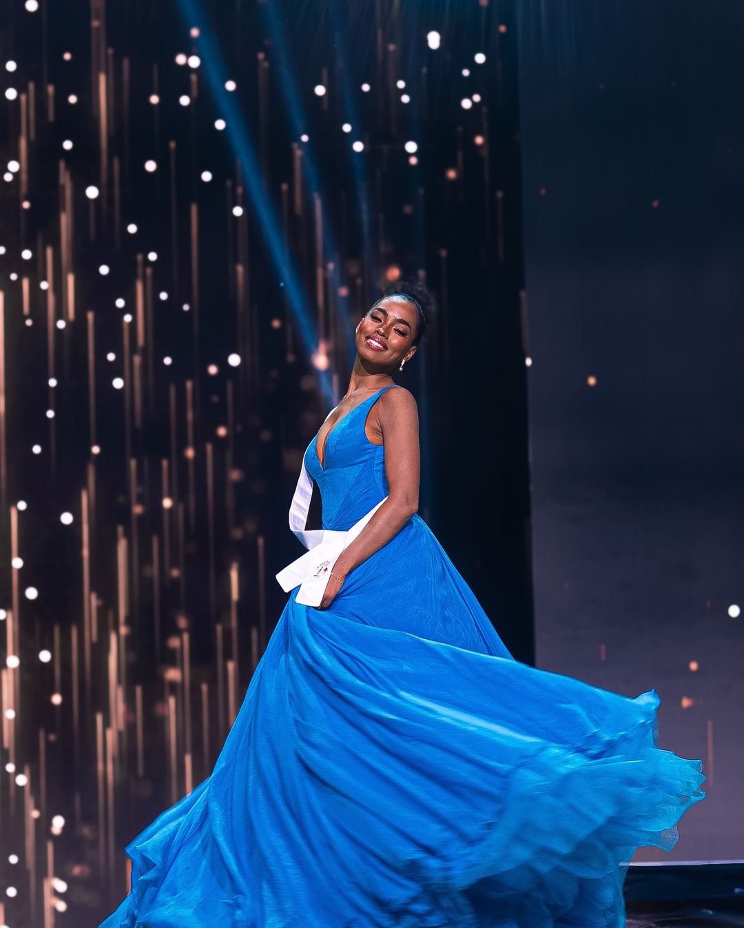 Chelsea Manalo's evening gown designed by Manny Halasan