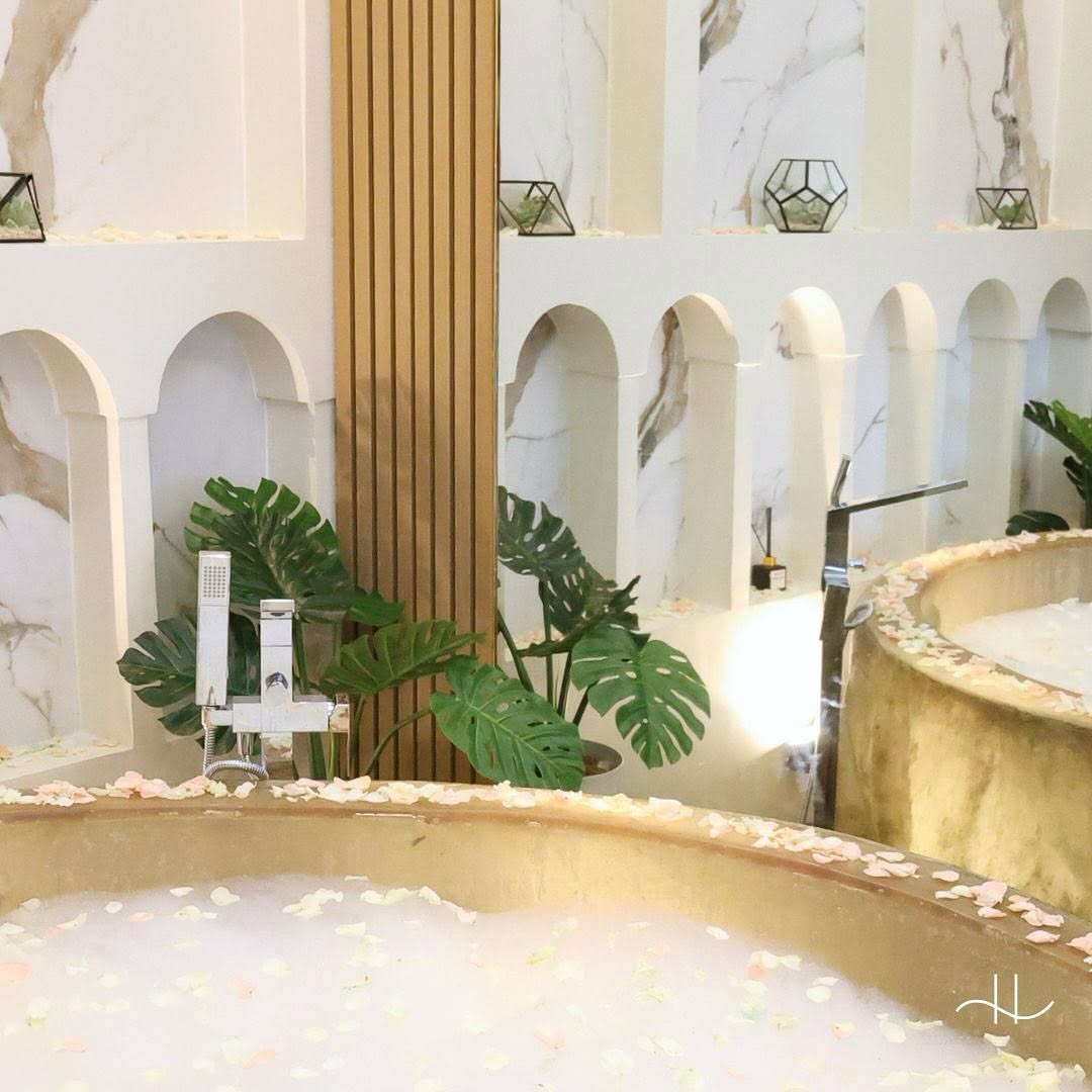 A stress relieving luxurious bath in Hydra's Bath Lounge