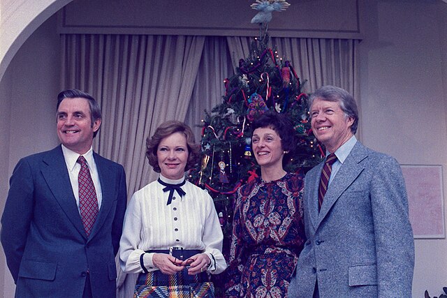 Walter Mondale, Rosalynn Carter, Joan Mondale, and Jimmy Carter | Image from Wikimedia Commons