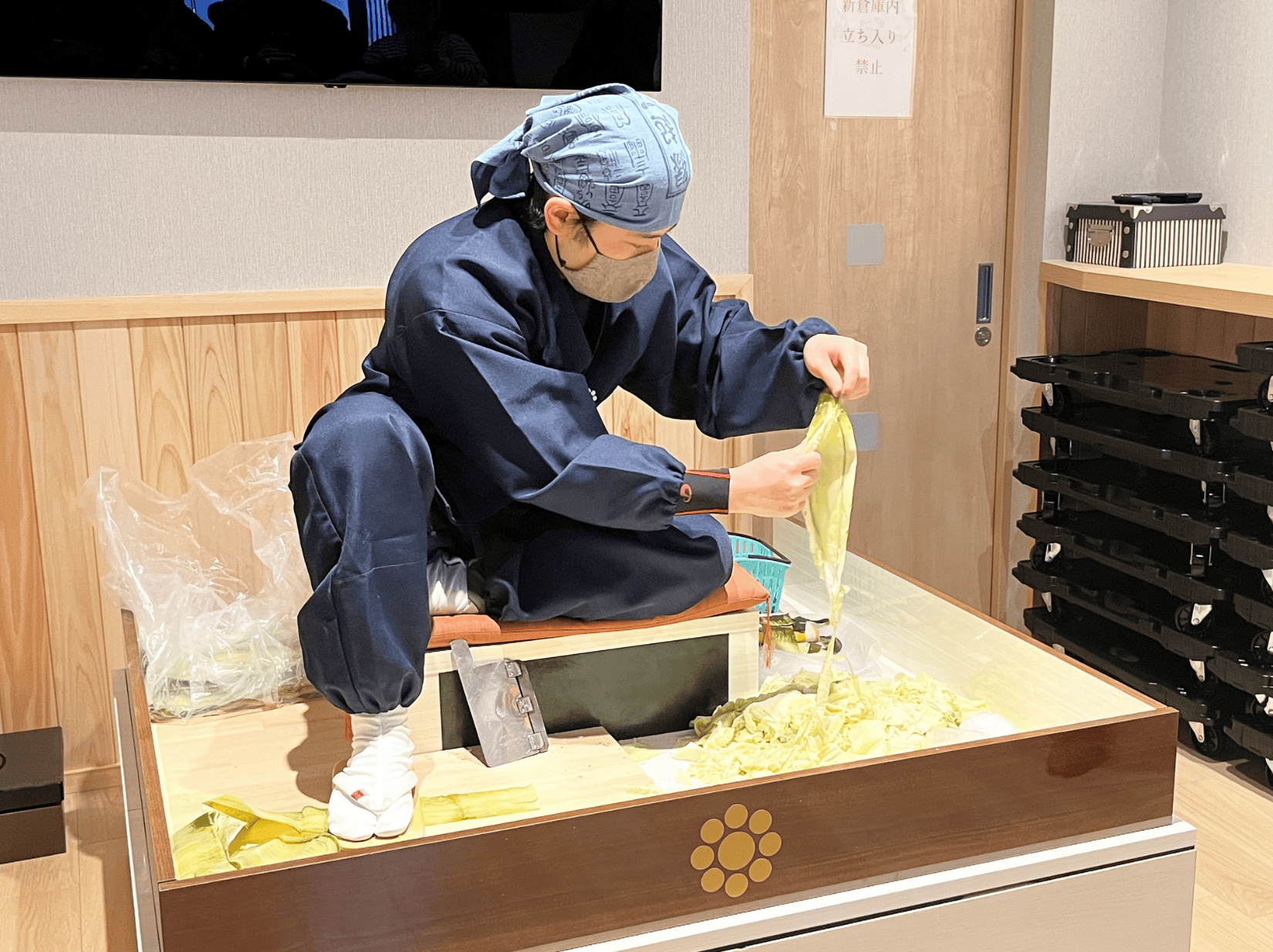 An expert at Okui Kaisedo shaving tissue-thin sheets of oboro kombu by hand in Fukui