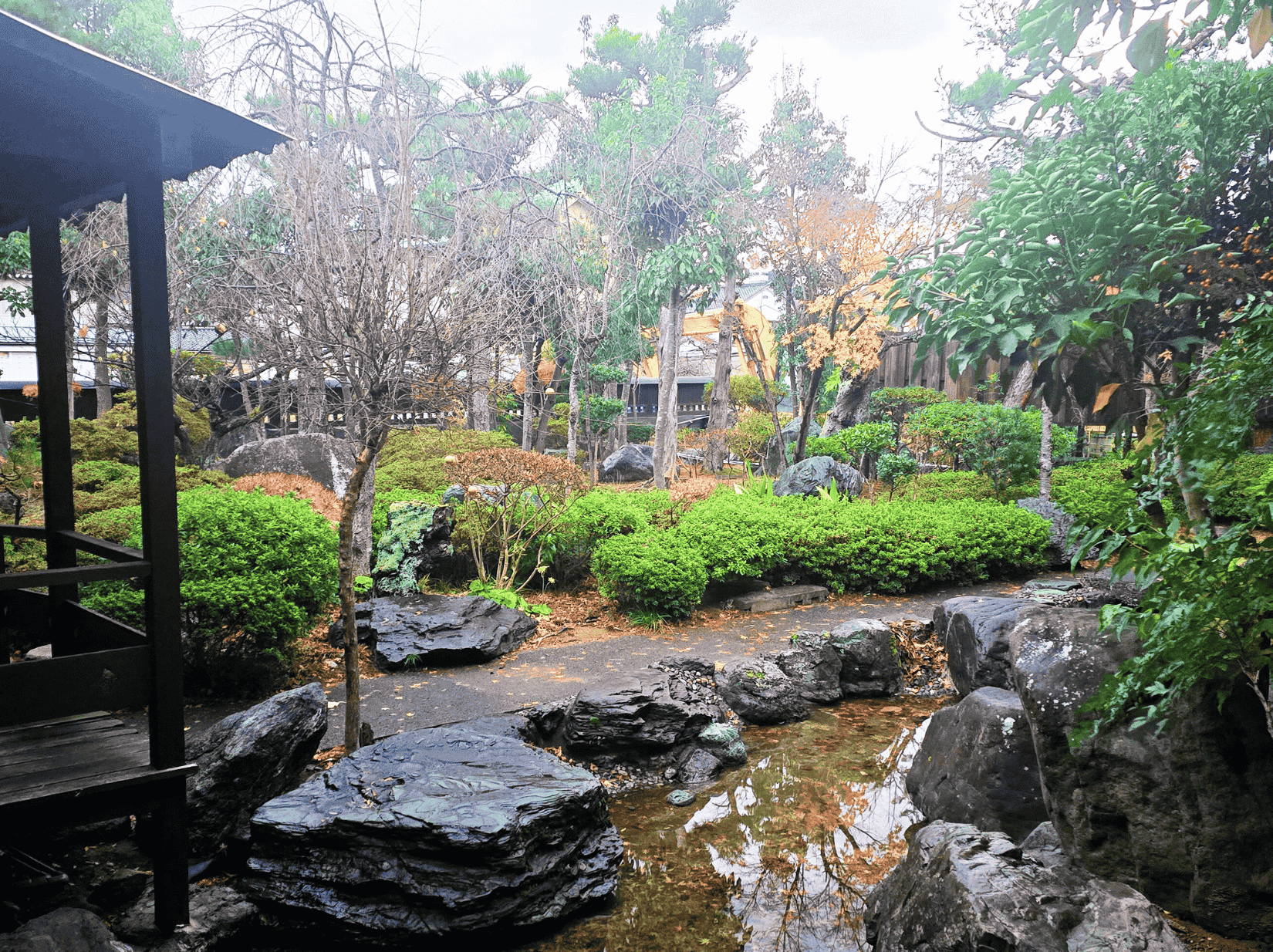 The zen garden at Yuraku ryokan in Fukui Japan