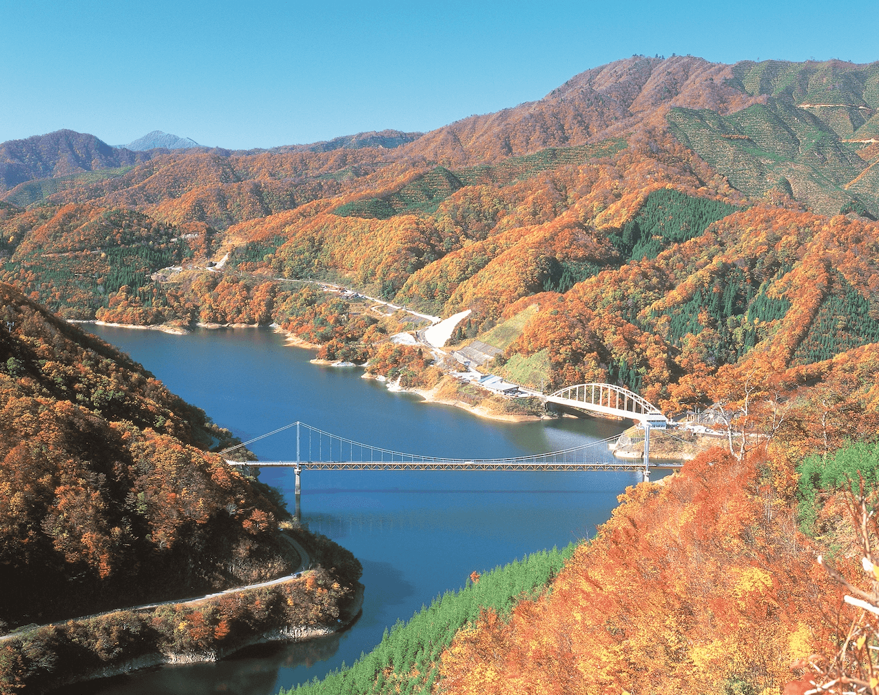 Autumn in Lake Kuzuryu in Fukui Japan