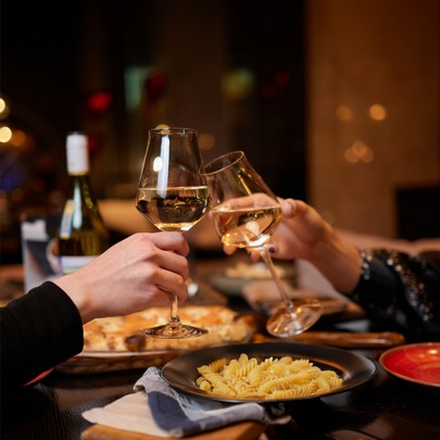 Romantic dinners and family feasts at Timberland Highlands Resort