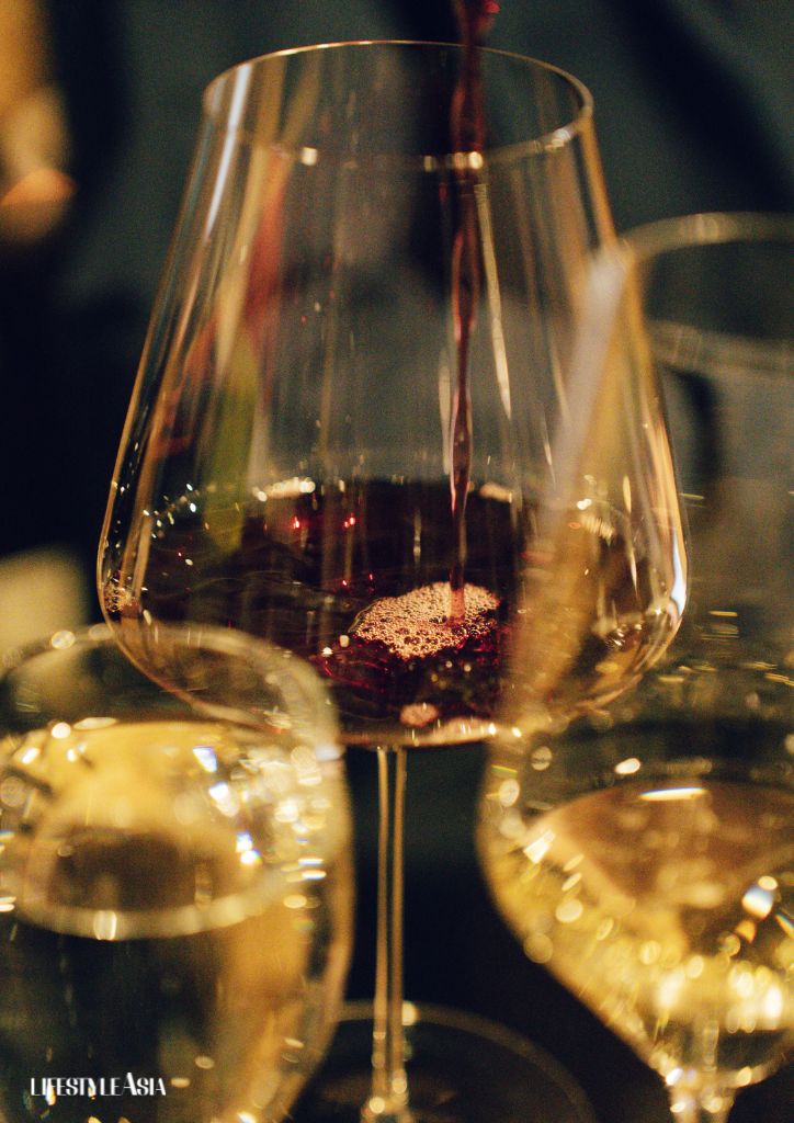 The most common types of red wines one will encounter are the Pinot Noir, Cabernet Franc, Merlot, and Cabernet Sauvignon; Meanwhile, Sauvignon Blanc and Chardonnay are the commonly-encountered white wines