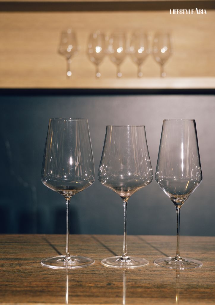 A set of "universal glasses" designed to hold all kinds of wine