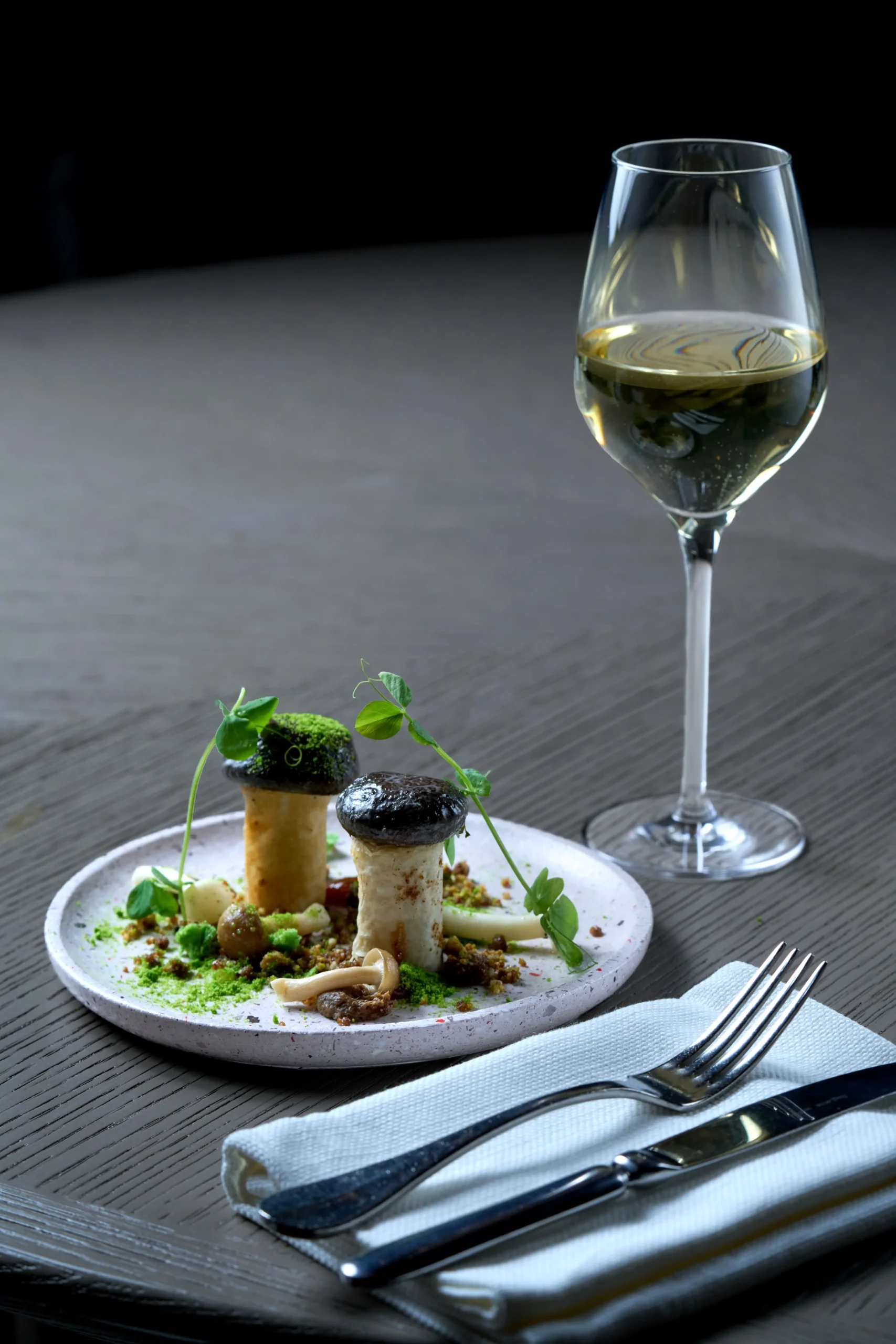 The Magic Table: An Interactive, Mind-Bending Dining Experience 