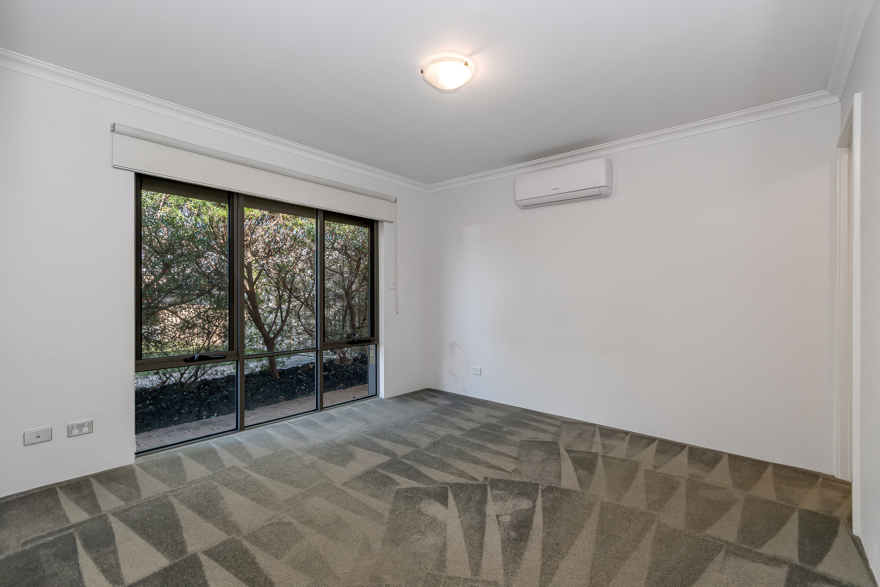 11 Engle Close, Maddington, WA 6109 AUS