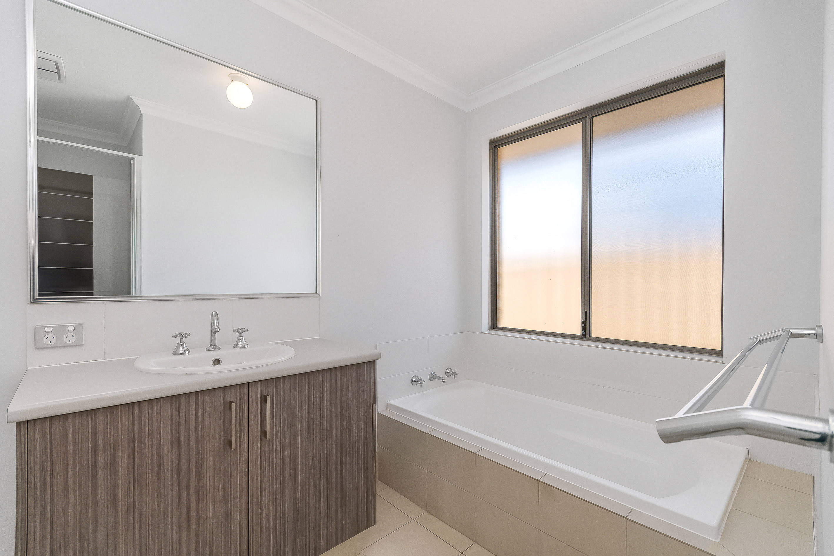 11 Engle Close, Maddington, WA 6109 AUS