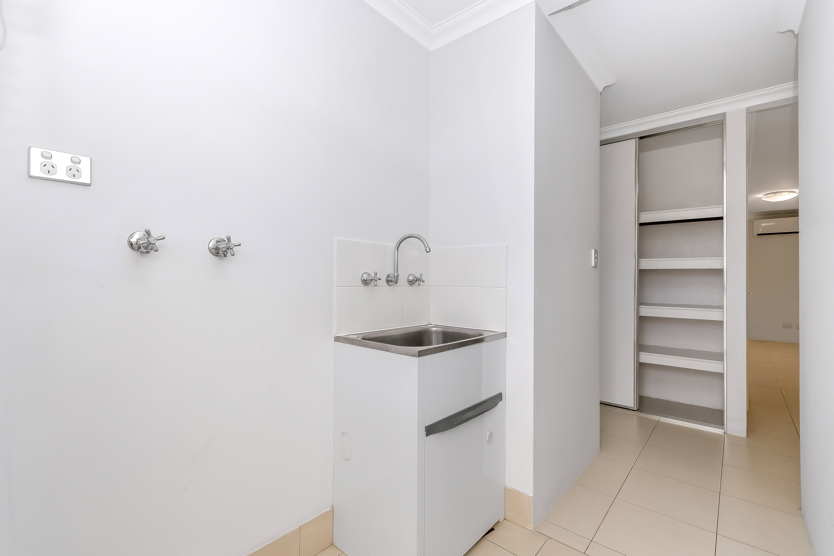 11 Engle Close, Maddington, WA 6109 AUS