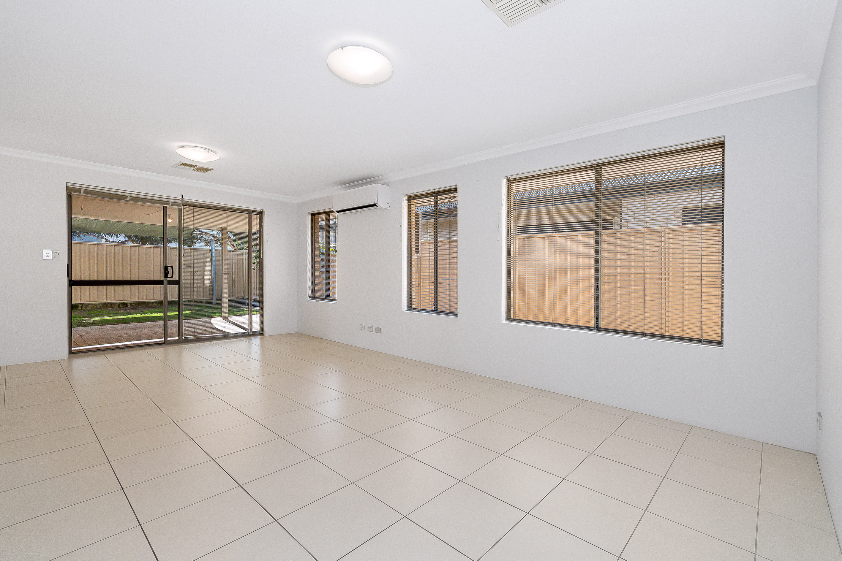 11 Engle Close, Maddington, WA 6109 AUS